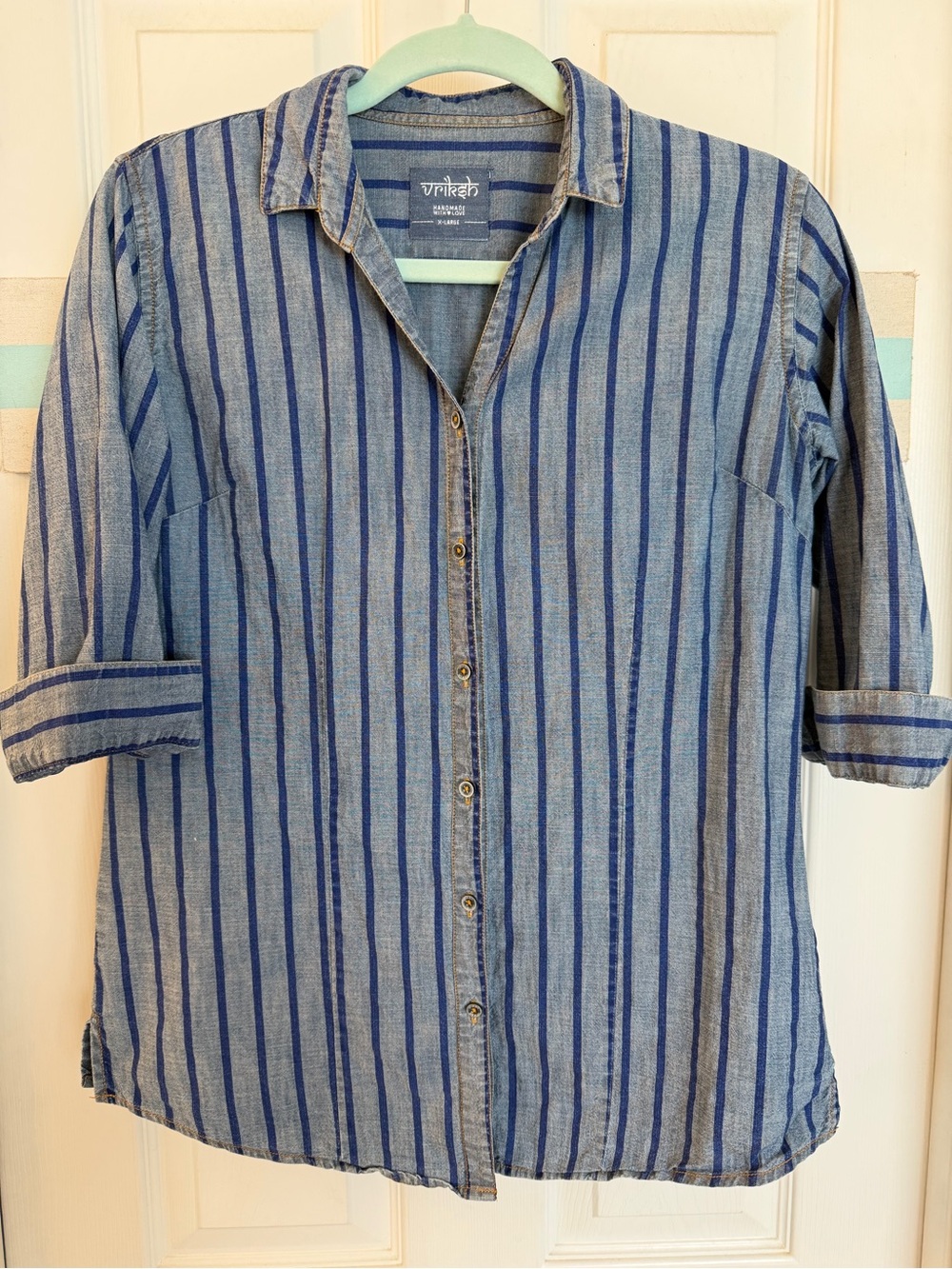 Vriksh women's blue and indigo vertical striped, fitted button-up shirt Sz XL